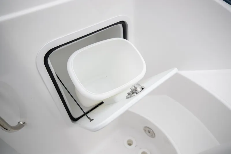 Slide: The Image of Hurricane SunDeck 2200 OB 2023 - 50