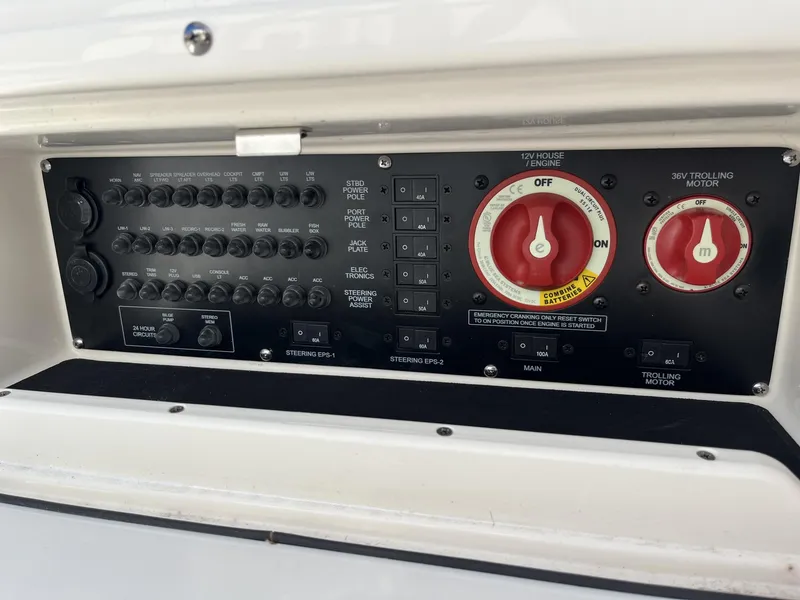 Slide: The Image of Pathfinder 2500 Hybrid 2024 - 16