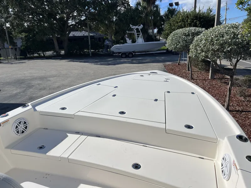 Slide: The Image of Pathfinder 2500 Hybrid 2024 - 17