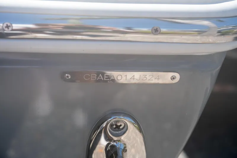 Slide: The Image of Cobia 320 CC 2024 - 51