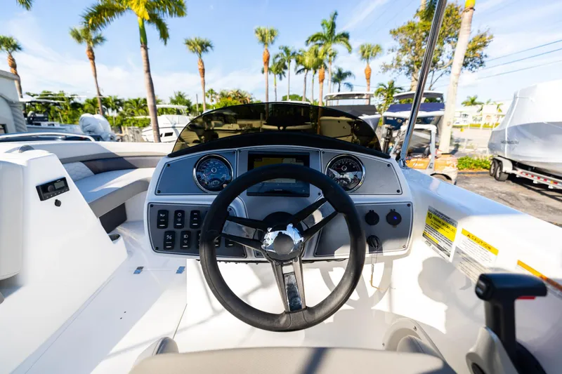 Slide: The Image of Hurricane SunDeck Sport 192 RL OB 2024 - 16