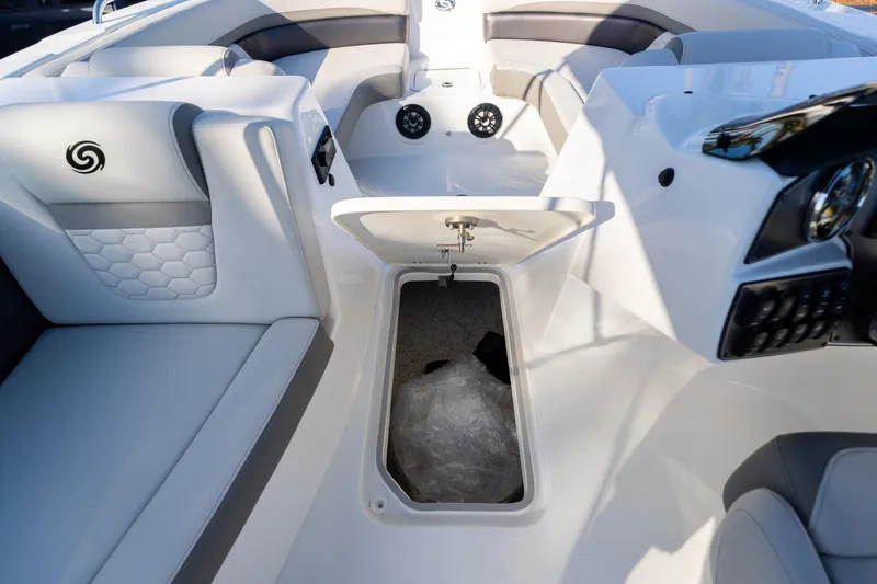 Slide: The Image of Hurricane SunDeck Sport 192 RL OB 2024 - 22