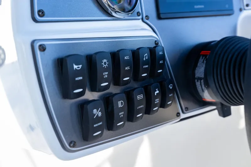 Slide: The Image of Hurricane SunDeck Sport 192 RL OB 2024 - 19