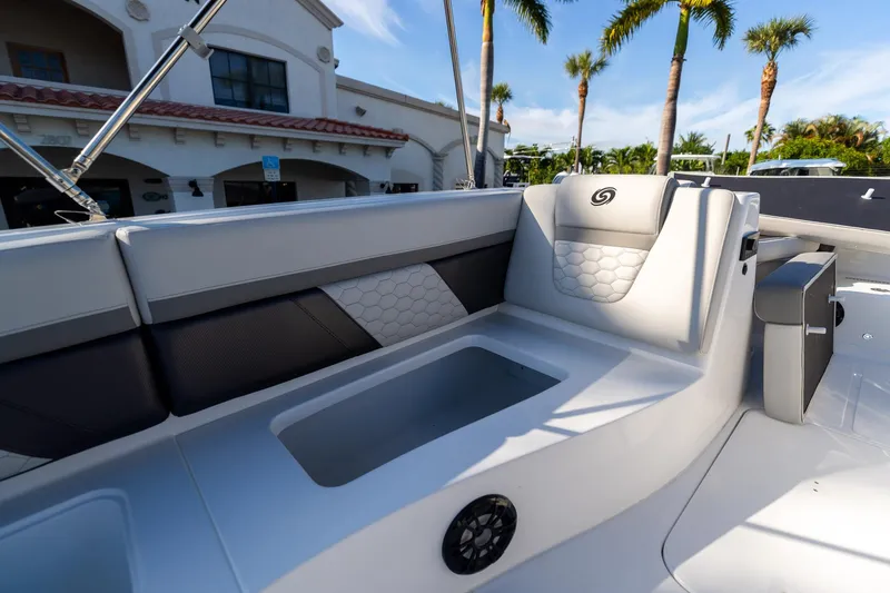 Slide: The Image of Hurricane SunDeck Sport 192 RL OB 2024 - 15