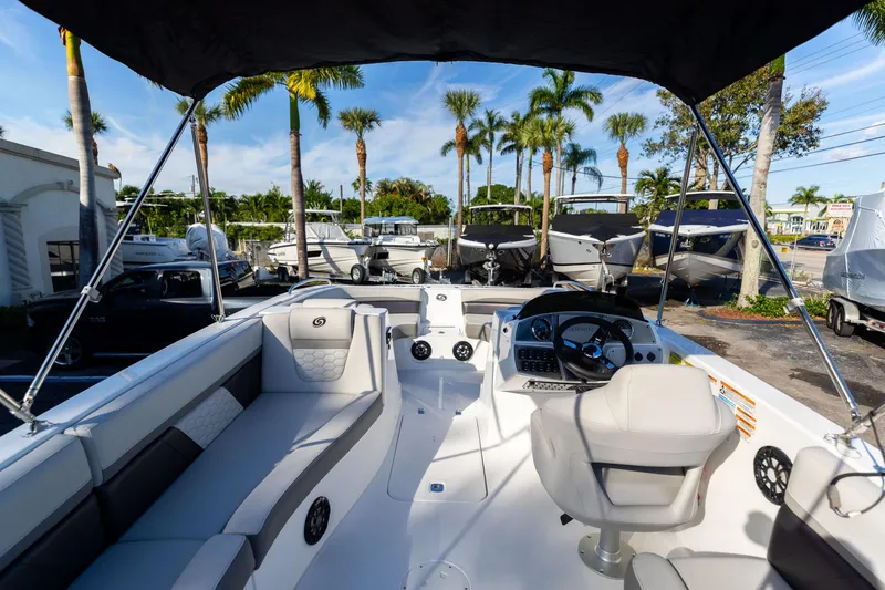 Slide: The Image of Hurricane SunDeck Sport 192 RL OB 2024 - 9