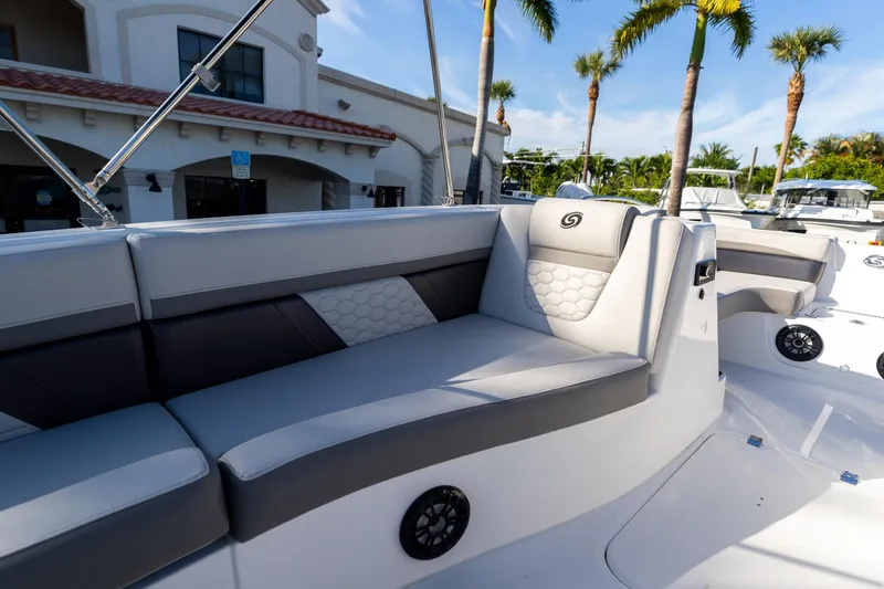 Slide: The Image of Hurricane SunDeck Sport 192 RL OB 2024 - 14