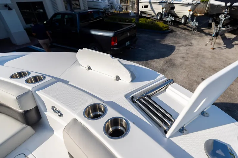 Slide: The Image of Hurricane SunDeck Sport 192 RL OB 2024 - 28