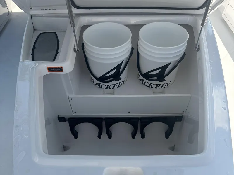 Slide: The Image of Blackfin 332 CC 2024 - 18