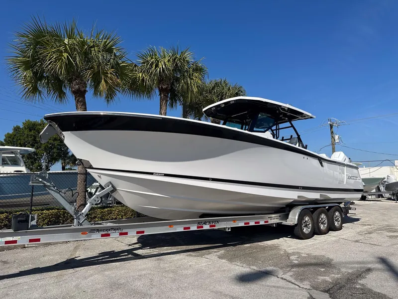 Slide: The Image of Blackfin 332 CC 2024 - 5