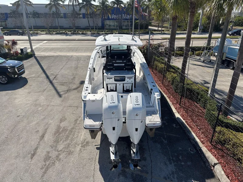 Slide: The Image of Blackfin 332 CC 2024 - 3