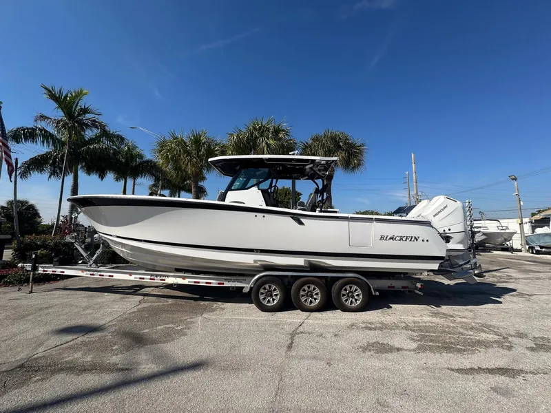 Slide: The Image of Blackfin 332 CC 2024 - 4