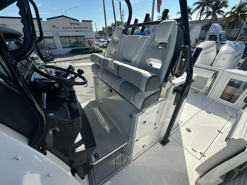 Slide: The Image of Blackfin 332 CC 2024 - 19