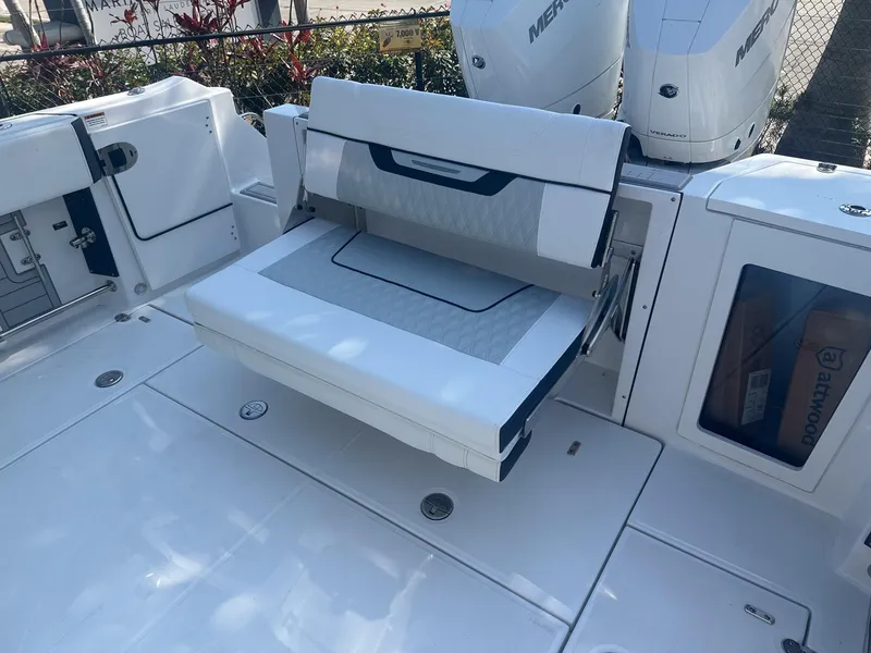 Slide: The Image of Blackfin 332 CC 2024 - 14