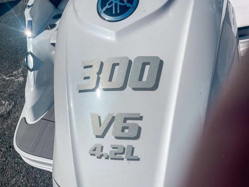 Slide: The Image of 2024 Hurricane SunDeck 2600 OB engine, 300 V6 4.2L, close-up view. - 20