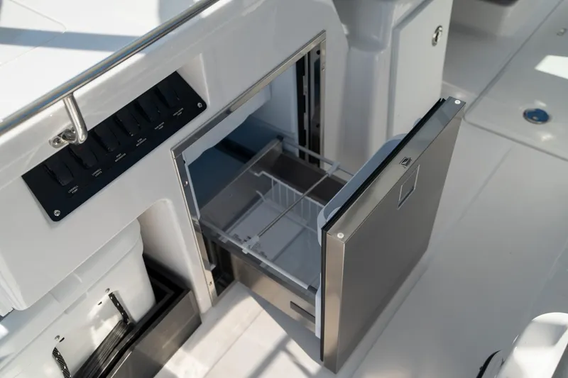 Slide: The Image of Blackfin 302 DC 2024 - 24