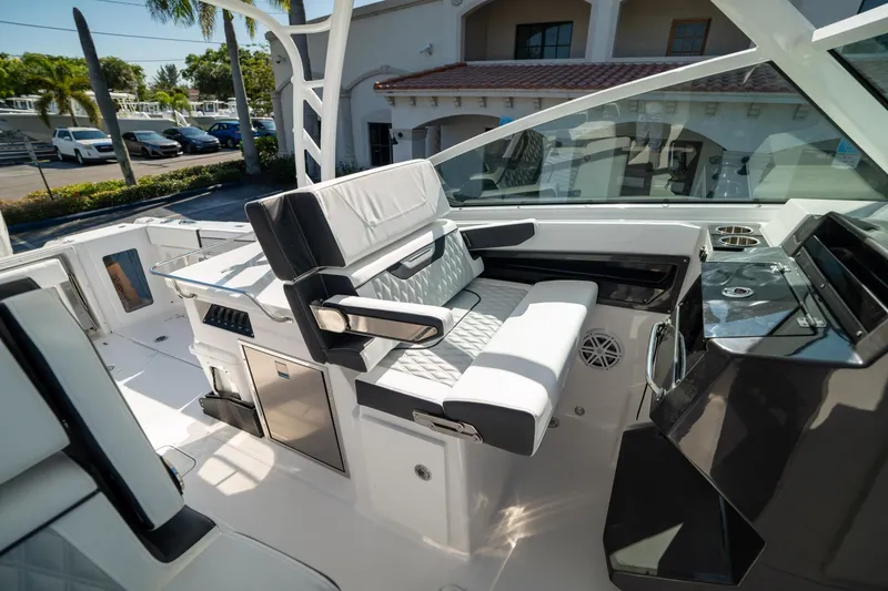 Slide: The Image of Blackfin 302 DC 2024 - 31