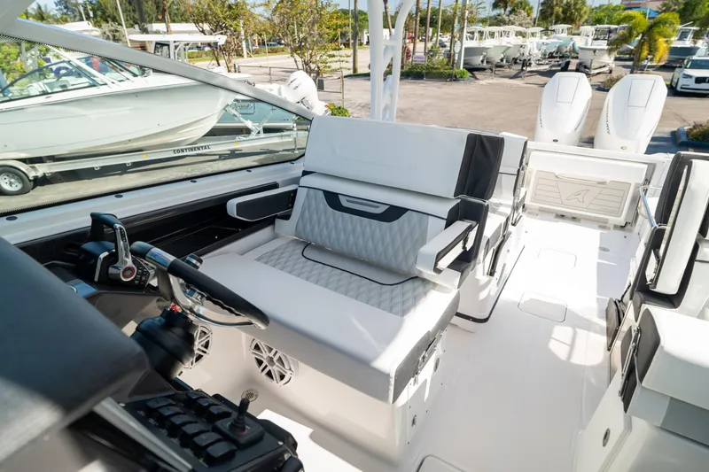 Slide: The Image of Blackfin 302 DC 2024 - 33