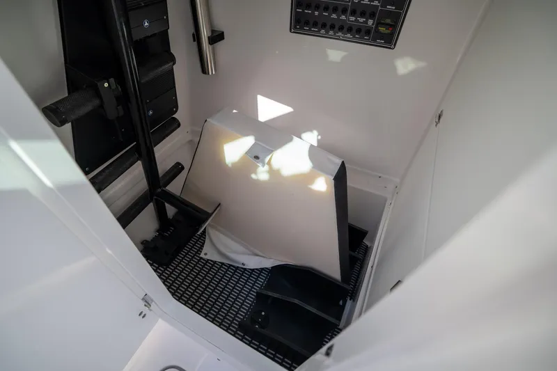 Slide: The Image of Blackfin 302 DC 2024 - 44