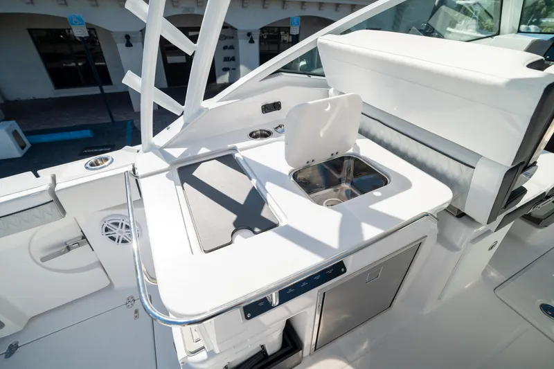 Slide: The Image of Blackfin 302 DC 2024 - 25