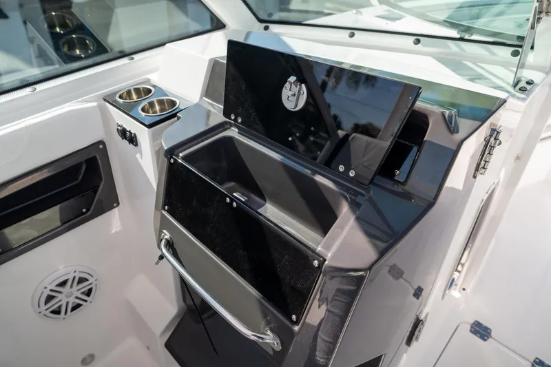 Slide: The Image of Blackfin 302 DC 2024 - 40