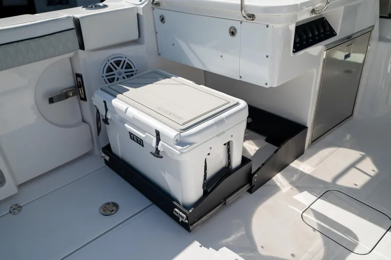 Slide: The Image of Blackfin 302 DC 2024 - 15