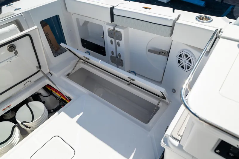 Slide: The Image of Blackfin 302 DC 2024 - 21