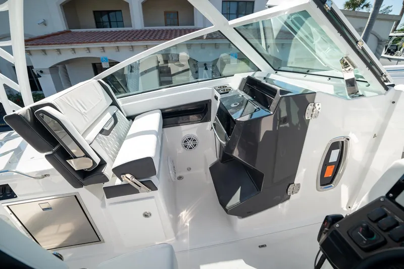 Slide: The Image of Blackfin 302 DC 2024 - 37