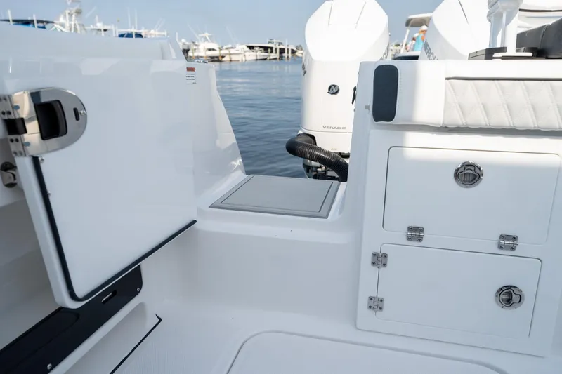 Slide: The Image of Blackfin 400 CC 2024 - 14