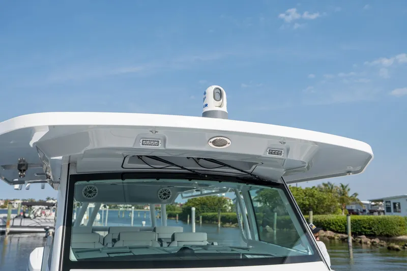 Slide: The Image of Blackfin 400 CC 2024 - 27