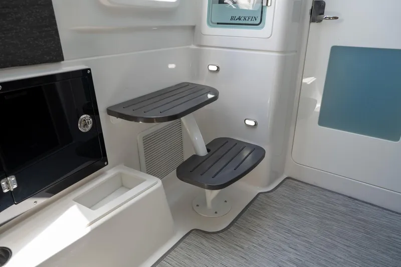 Slide: The Image of Blackfin 400 CC 2024 - 37