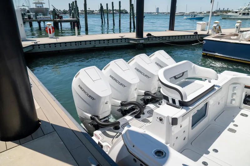 Slide: The Image of Blackfin 400 CC 2024 - 12