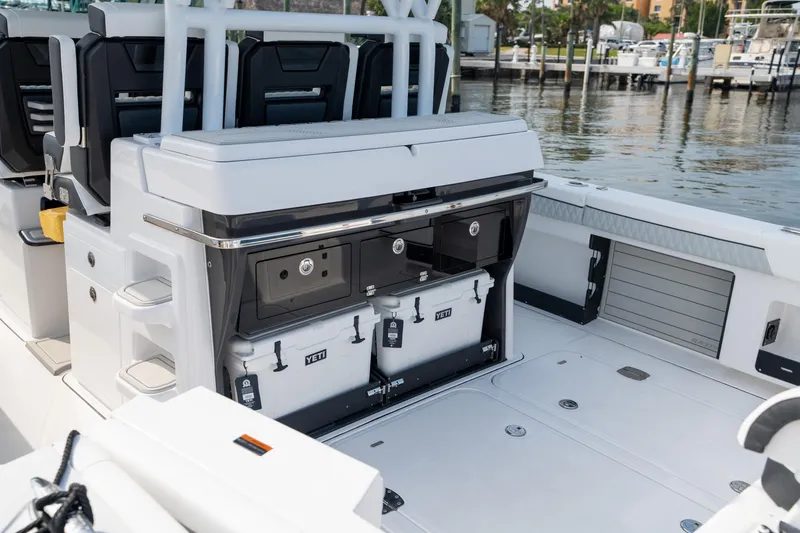 Slide: The Image of Blackfin 400 CC 2024 - 13