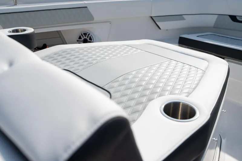 Slide: The Image of Blackfin 400 CC 2024 - 31