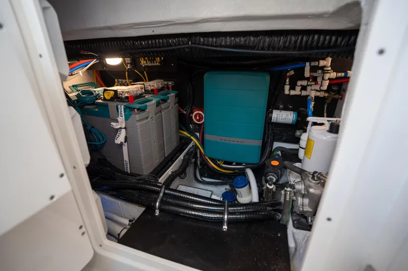 Slide: The Image of Blackfin 400 CC 2024 - 45