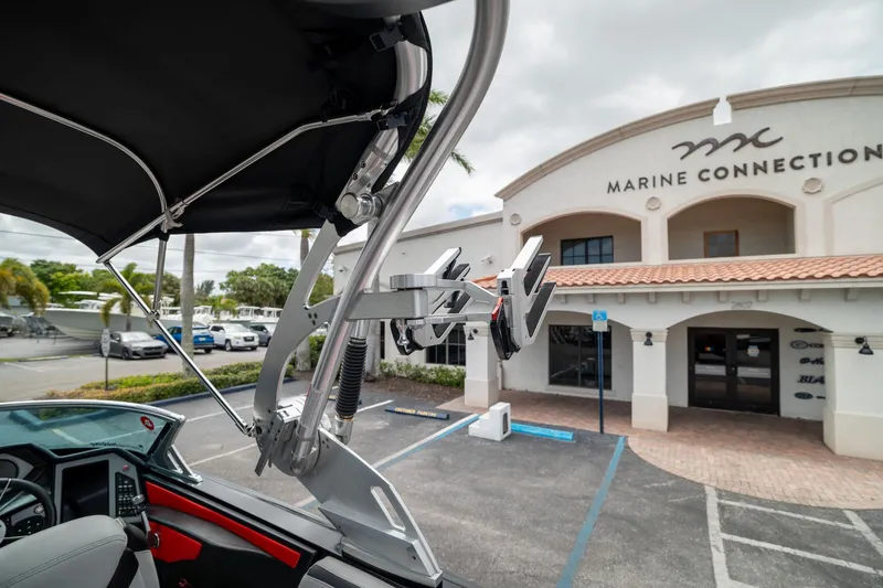 Slide: The Image of 2019 MasterCraft X-Star boat at Marine Connection dealership. - 39