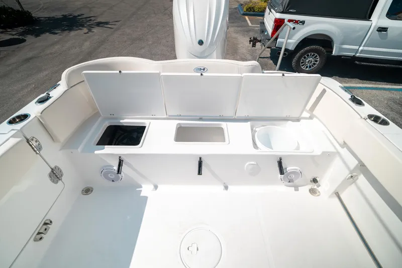 Slide: The Image of Sea Hunt Ultra 239 SE 2025 - 20