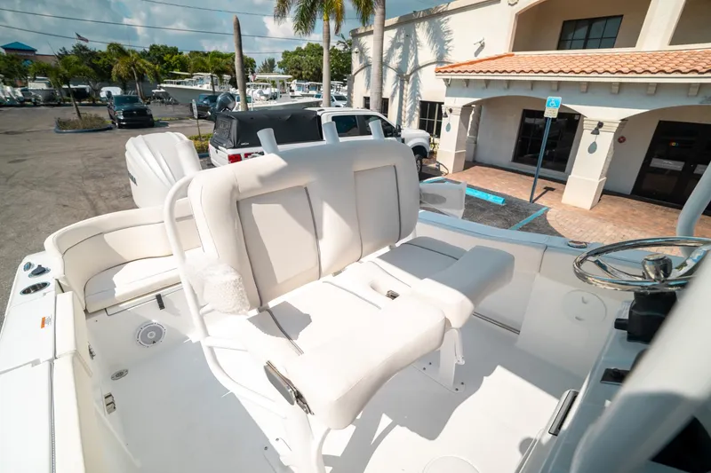 Slide: The Image of Sea Hunt Ultra 239 SE 2025 - 26