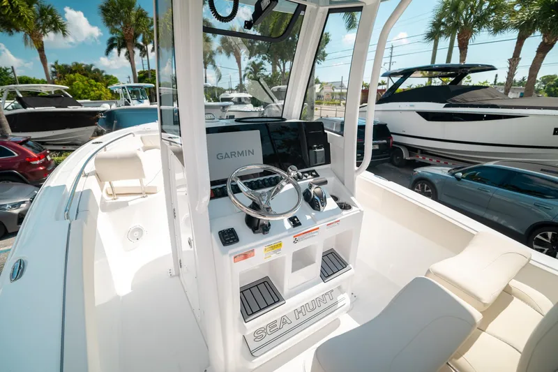 Slide: The Image of Sea Hunt Ultra 239 SE 2025 - 11