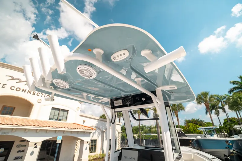 Slide: The Image of Sea Hunt Ultra 239 SE 2025 - 14