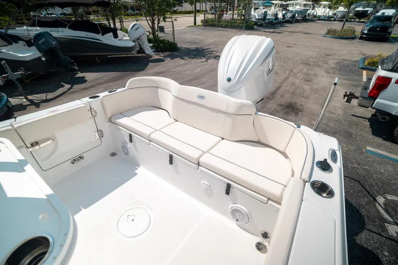 Slide: The Image of Sea Hunt Ultra 239 SE 2025 - 17