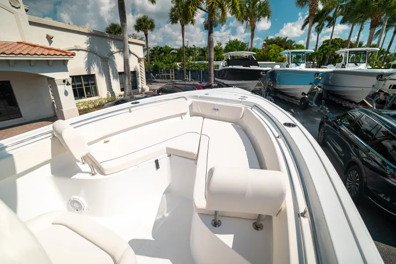 Slide: The Image of Sea Hunt Ultra 239 SE 2025 - 33