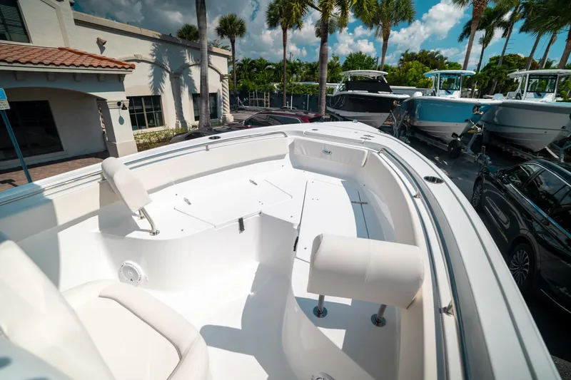 Slide: The Image of Sea Hunt Ultra 239 SE 2025 - 38