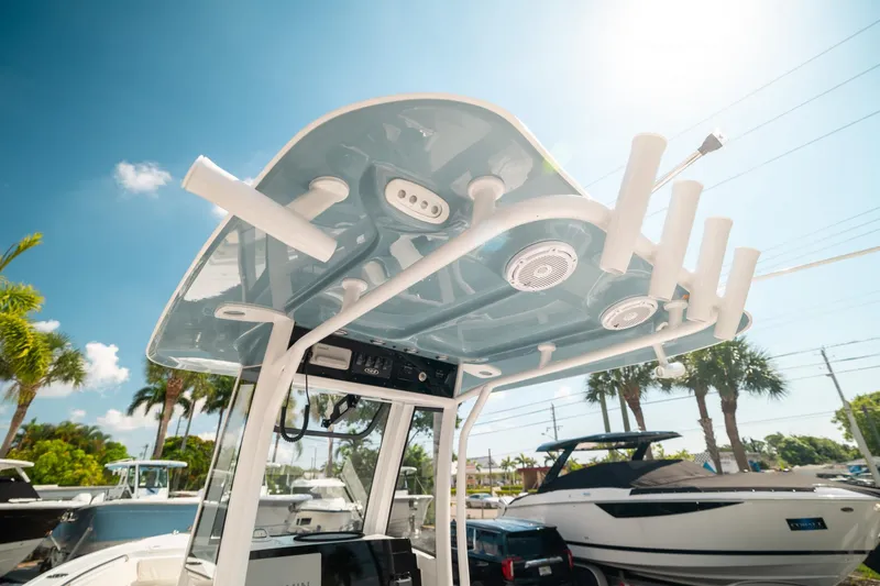 Slide: The Image of Sea Hunt Ultra 239 SE 2025 - 15