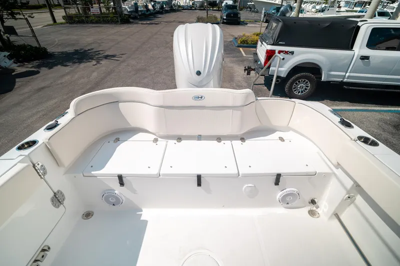 Slide: The Image of Sea Hunt Ultra 239 SE 2025 - 19