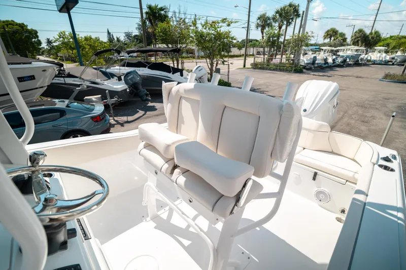 Slide: The Image of Sea Hunt Ultra 239 SE 2025 - 23