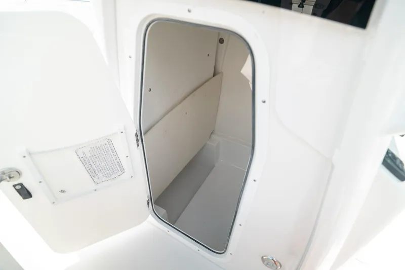 Slide: The Image of Sea Hunt Ultra 239 SE 2025 - 30