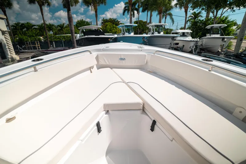 Slide: The Image of Sea Hunt Ultra 239 SE 2025 - 34