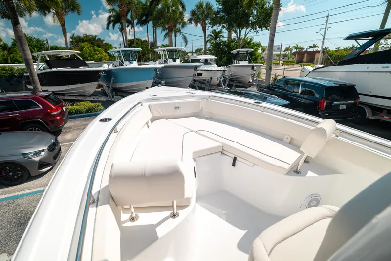 Slide: The Image of Sea Hunt Ultra 239 SE 2025 - 32