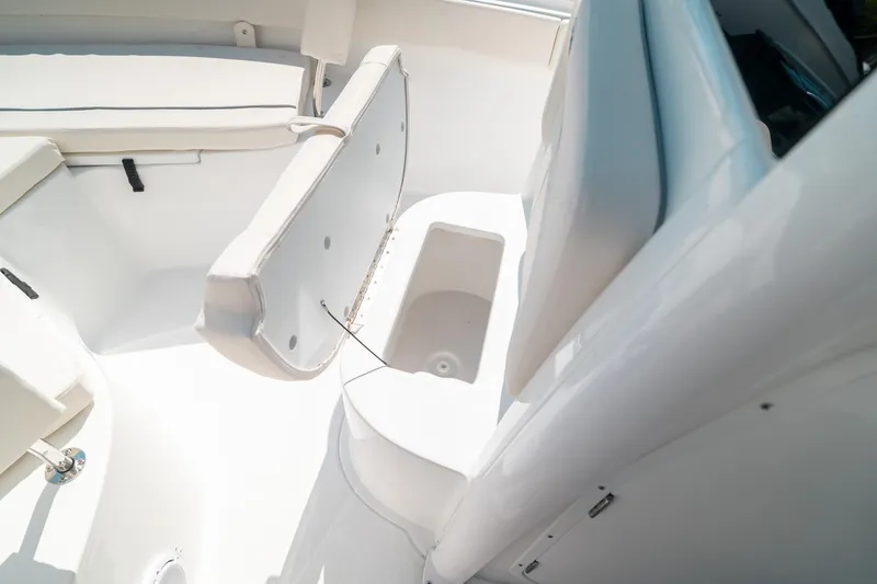 Slide: The Image of Sea Hunt Ultra 239 SE 2025 - 39