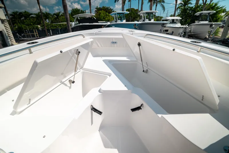 Slide: The Image of Sea Hunt Ultra 239 SE 2025 - 40